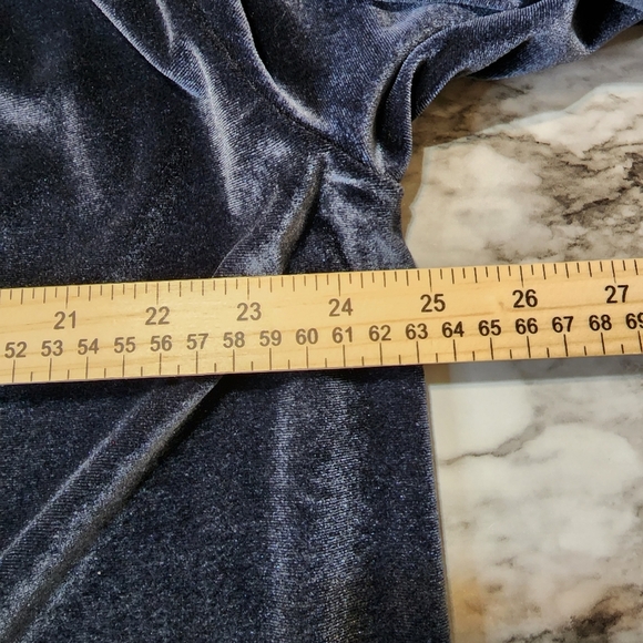 Elegant Velvet Cardigan in Navy Blue - Picture 7 of 8